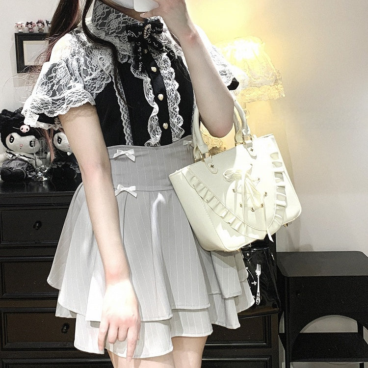 ジライケイ ブラック/ブルー/ホワイト カットアウトショルダーケープデザイン レースブラウス