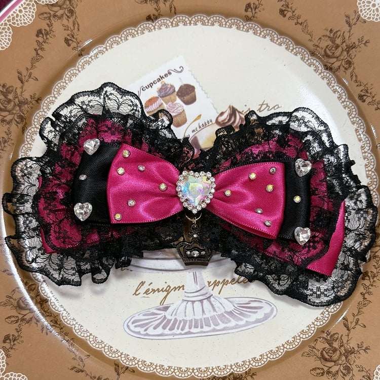 Perlenkette mit Haiclip, Schleife + Ring, Spitzenanhänger, verziert mit Herzbesatz, schwarz-rosa Strass