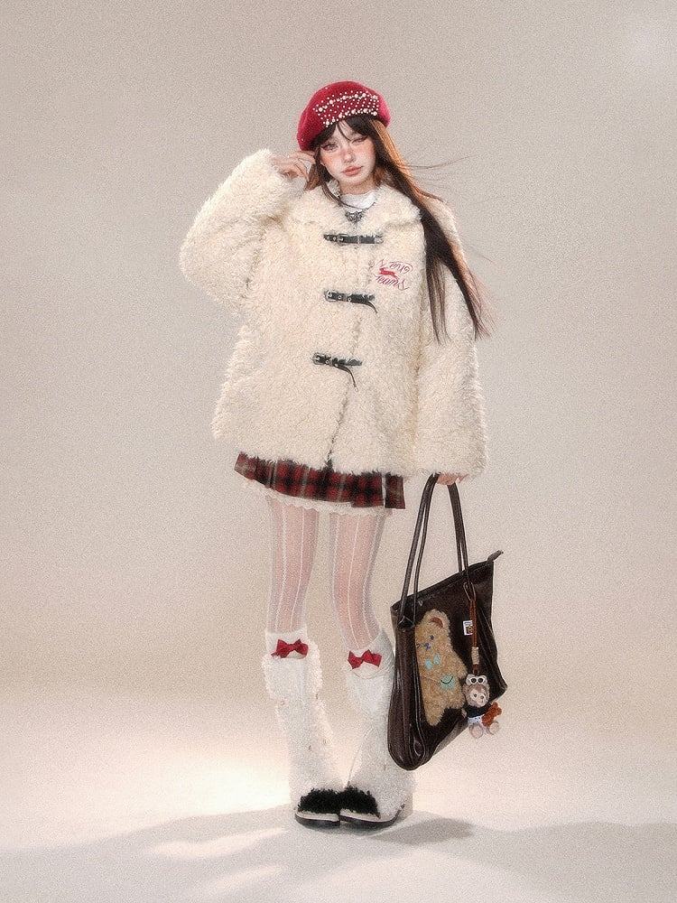 ダークブラウンのホワイトレターバックルストラップ付きテディコート