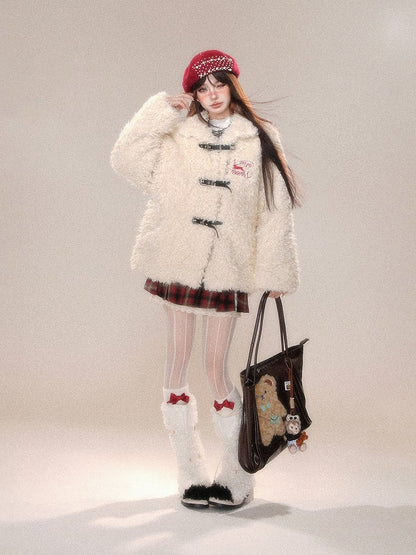 ダークブラウンのホワイトレターバックルストラップ付きテディコート