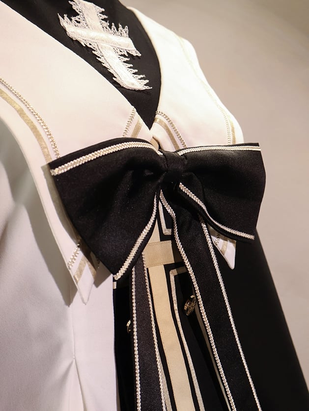 Schwarzes Kleid-Accessoire mit großer Schleife und Kreuz
