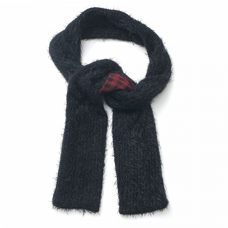 Grauer Schal mit rotem Karomuster