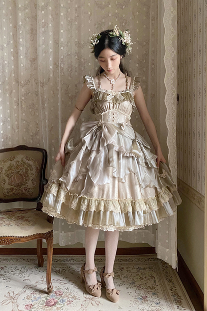 Kleid mit fliegenden großen Lolita-Ärmeln