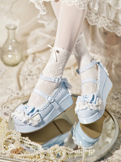 ブルートリムのベビーバックルプラットフォーム、ハートのレーストップ、リボン