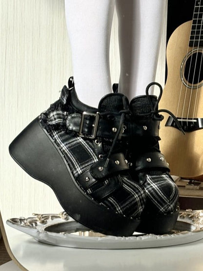 Studs Plaid Triple Platform Pattern Fastening System Gothic with Shoes - Black