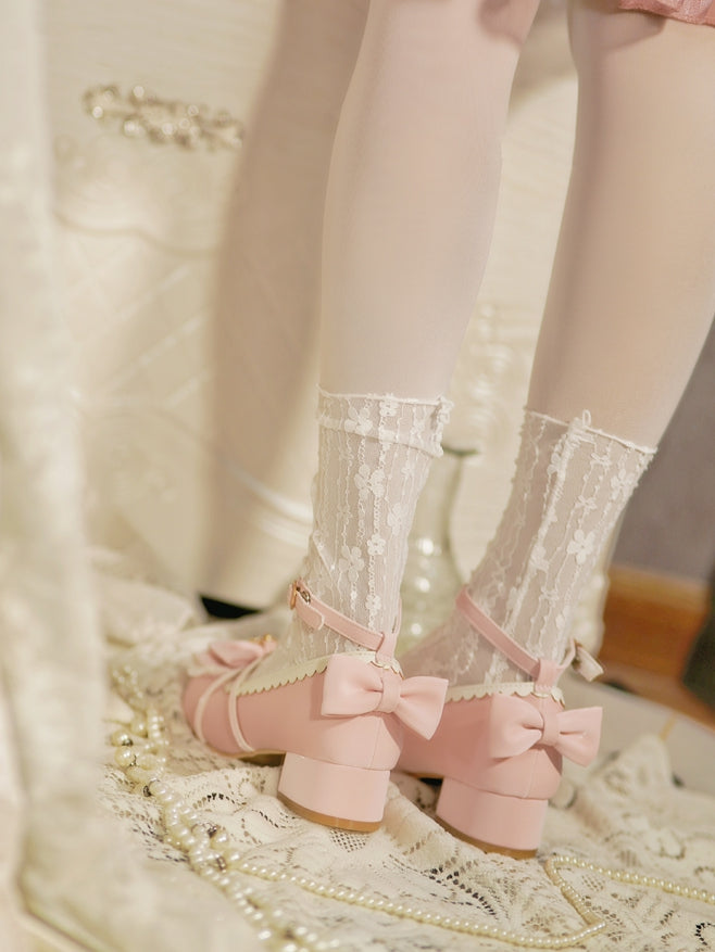 Baby an der Spitze, kreuz und quer, Herz, Schleife, rosa Besatz, Charm-Design, Spitze
