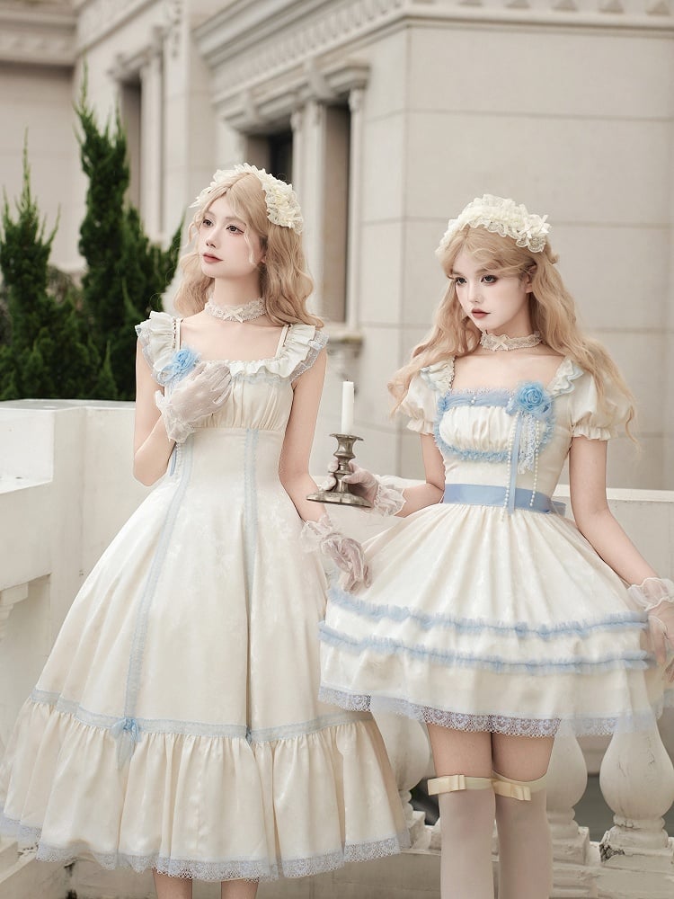 Lolita-Kleid mit Spitze und Puffärmeln, Ausschnitt hellbeige, Besätze kurz blau