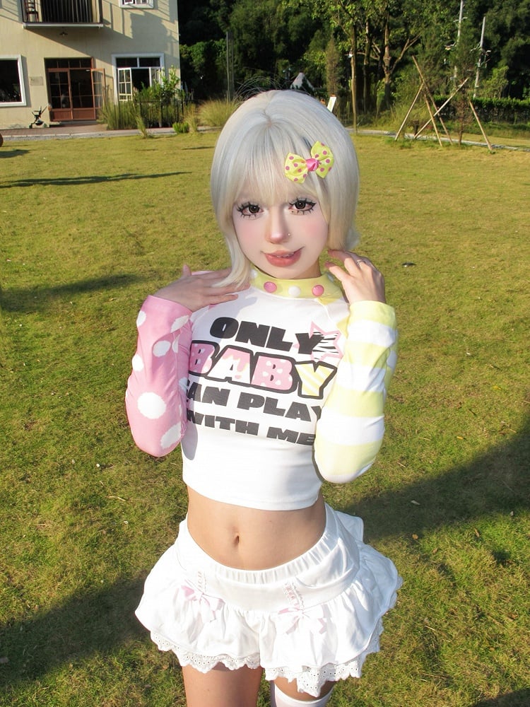 Gelb-pinkes, langärmliges, kurzes Oberteil mit Buchstaben