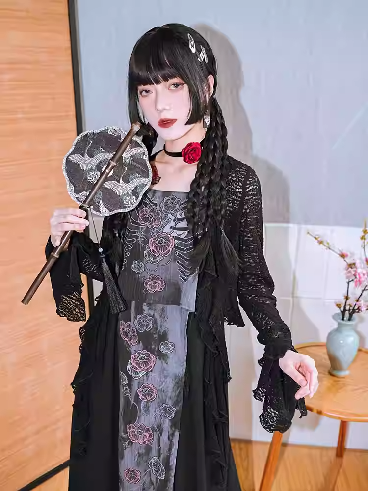 Strickjacke Asymmetrischer Hohlsaum Glockenrüschen Schwarze Spitzenärmel