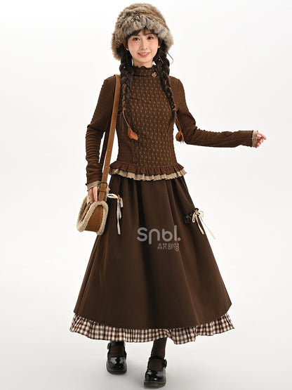 ブラウンの蝶結びディテール、足首丈スカート、チェック柄、フリル裾