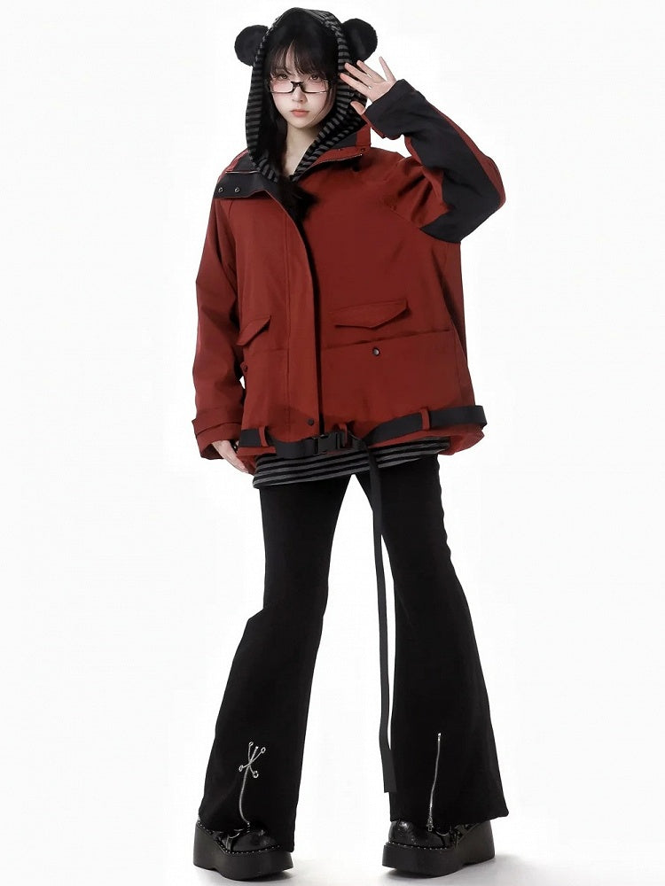 Schwarze Fischschwanzhose mit überkreuzten Ketten-Reißverschlüssen an den Bündchen