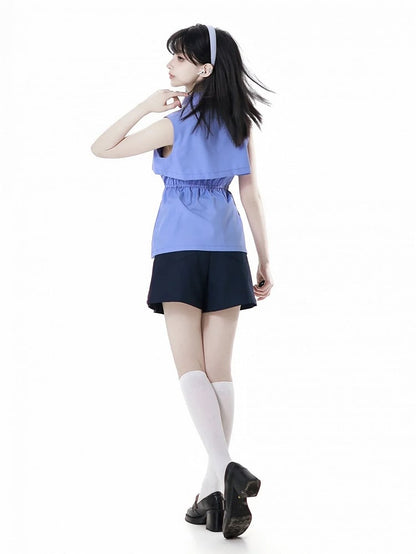 ネイビーブルーのボックスプリーツショーツ（バックルベルト付き）