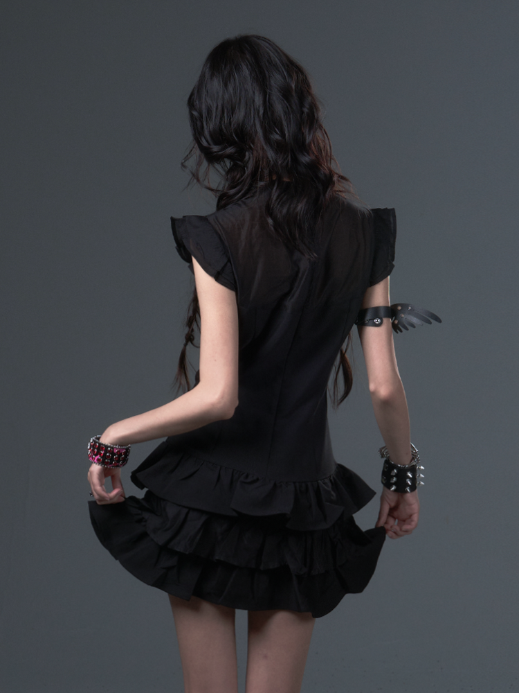 Schwarzes Gothic-Punk-A-Linien-Puffkleid mit Spitzen-Metallnieten