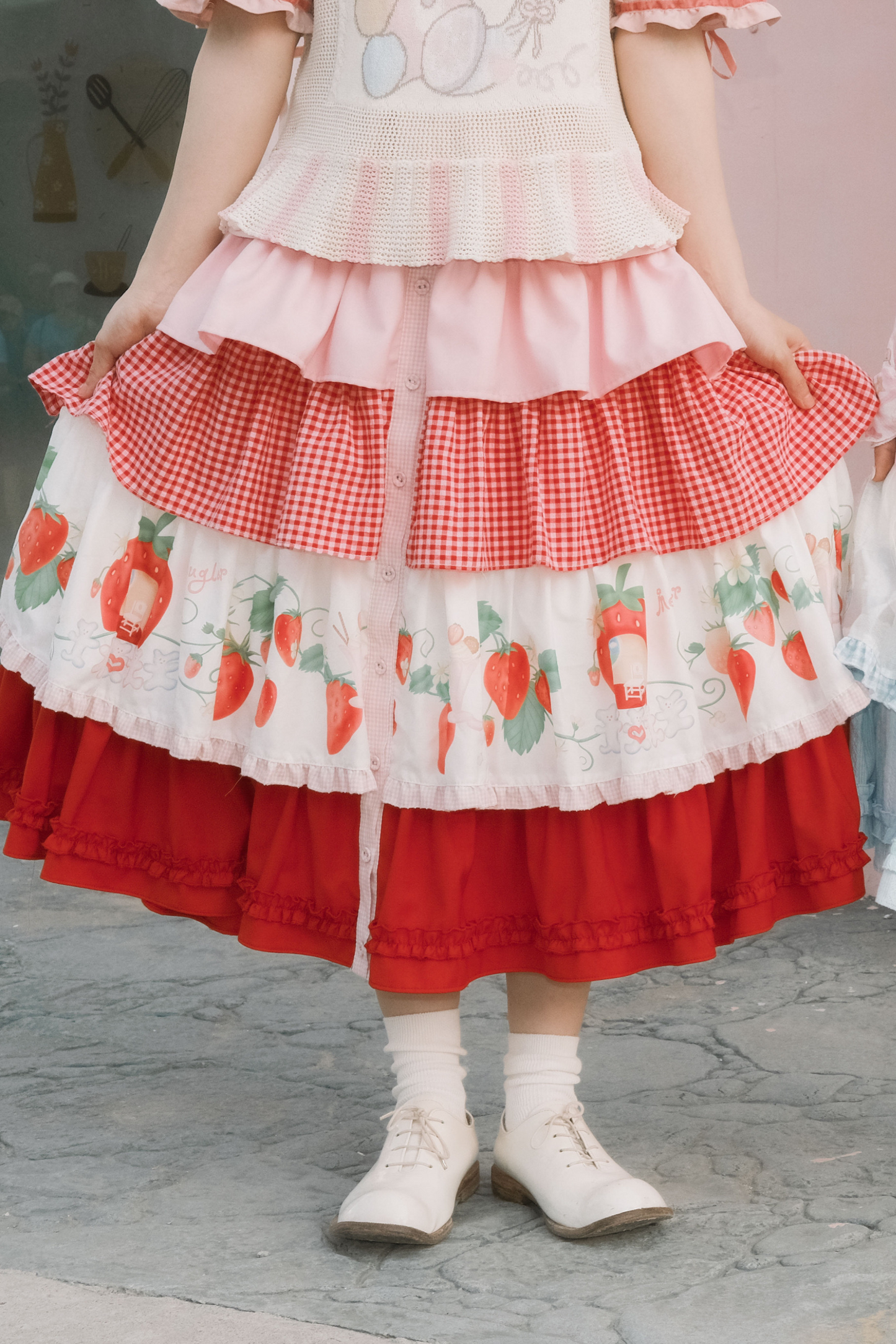 カラフルに揺れるフリルタワースカート