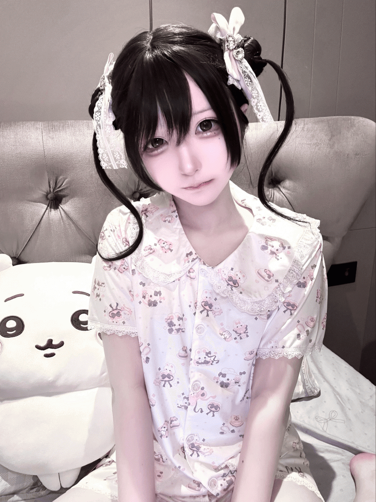 Blouse Print Peter Pan Collar Allover Heart Pockets White Pajamas Kei Set Bunny Jirai + Shorts