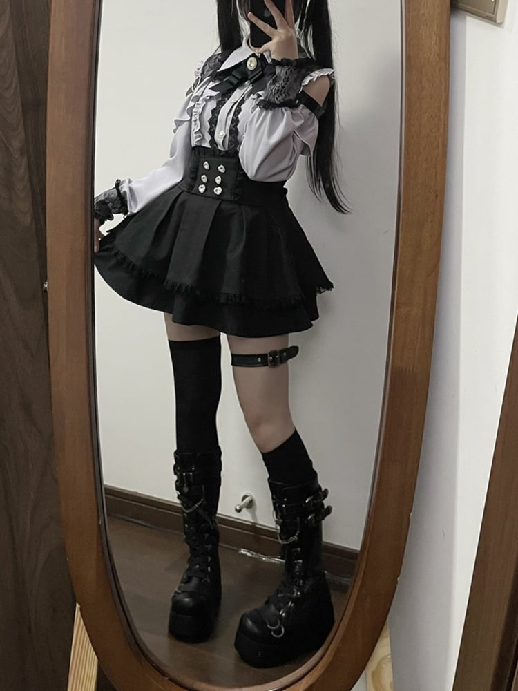 Staubblaues Jirai Kei-Top mit Herzausschnitt und Knopfverschluss und gratis Fliege