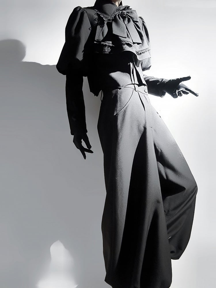 Lolita Black Gothic Cropped with Curved Wizard-Inspired Top Ouji Hemline