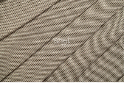 カーキ色のリボンアクセントのチェック柄プリーツスカート