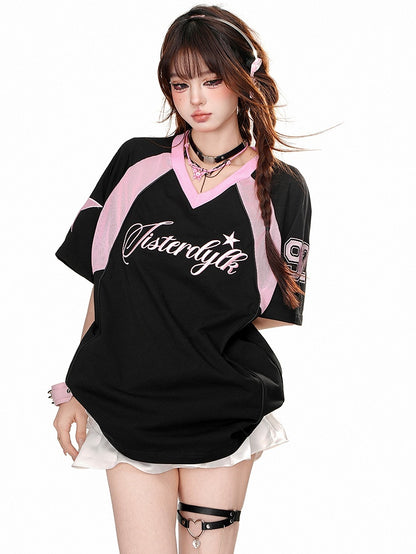 Schwarz/weißes Sporttop mit V-Ausschnitt und kurzen Ärmeln