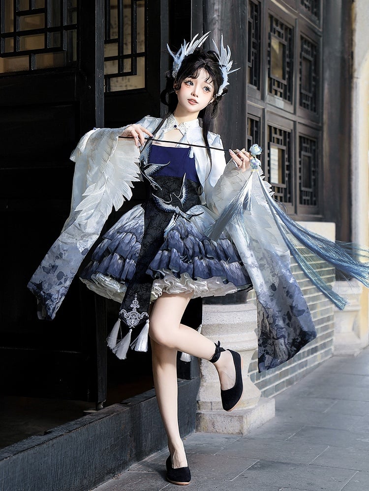 Lolita-Kleid mit Elster-Applikation, gestuftem Rock, Manschetten, weiten Ärmeln, kurzes Oberteil