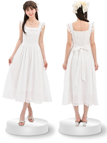 Elegantes weißes Kleid mit quadratischem Ausschnitt, flatternden Ärmeln, ärmelloser Spitze und Schleife zum Selbstbinden