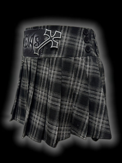 パンクグレーのクロスアップリケ付きローウエストチェック柄プリーツミニスカート（フリーウエストチェーン付き）