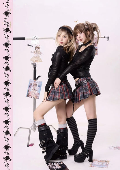 Schwarzes, eng anliegendes Pailletten-Top mit quadratischem Ausschnitt