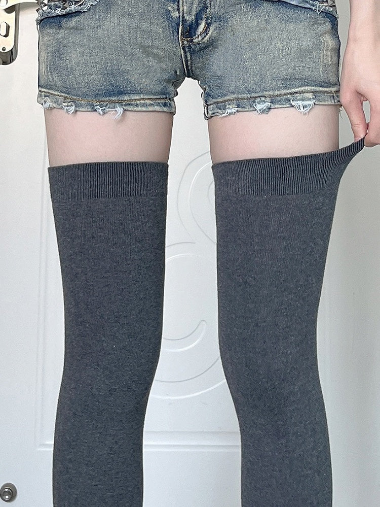 ブラックグレーのオーバーニーストッキング（厚手バージョン）