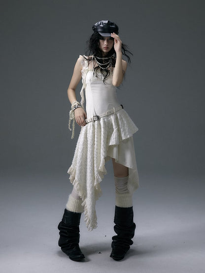 Aprikosenkleid mit Taschentuchsaum und Taillengürtel mit Schnalle