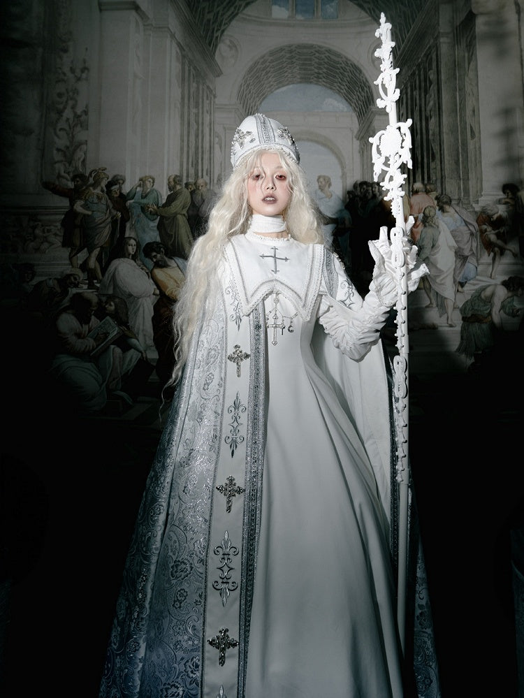 Stickerei Silber Kreuz Lolita Verzierte Details Nonne Weiß und Umhang