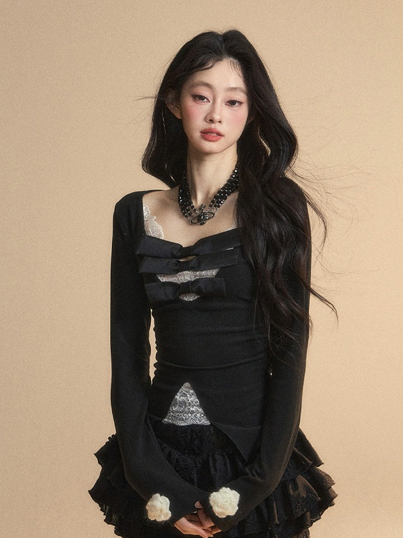 Spitzenaufnäher, glamouröse Details, kontrastierende weiße Schleifen, V-Ausschnitt, schwarzes Strickoberteil