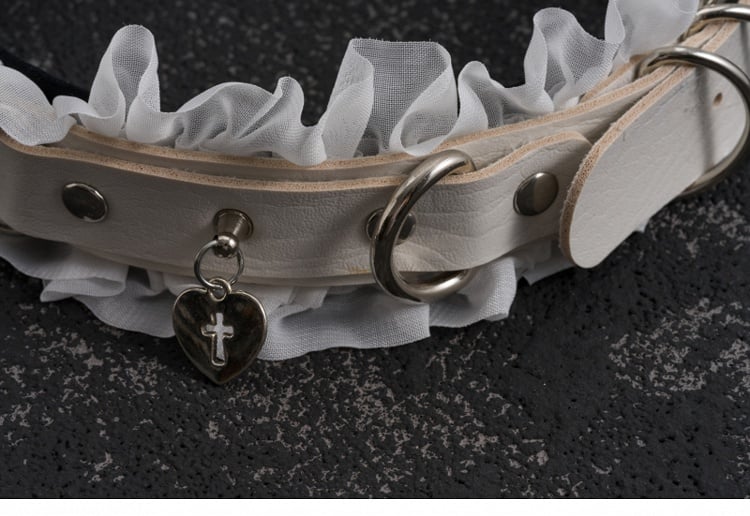 ホワイトゴシッククロススタッドリングバックルフリルKC