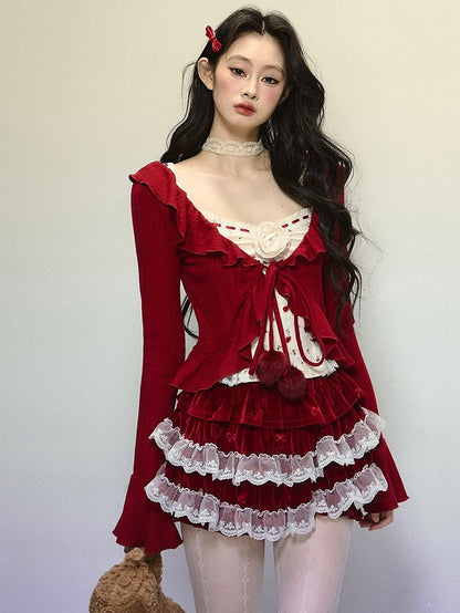 Roter kurzer Cardigan mit V-Ausschnitt, selbstbindenden Trägern und Rüschenbesatz