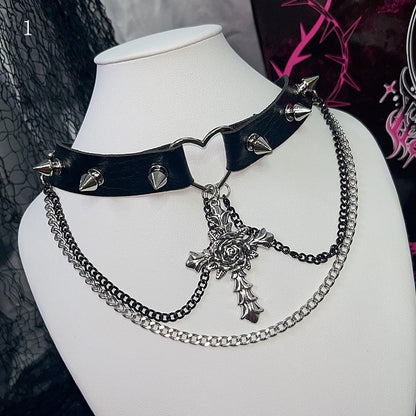 クロスロゼット/くり抜きブラックペンダント 2つの装飾スタッドとオプションチョーカー シルバー