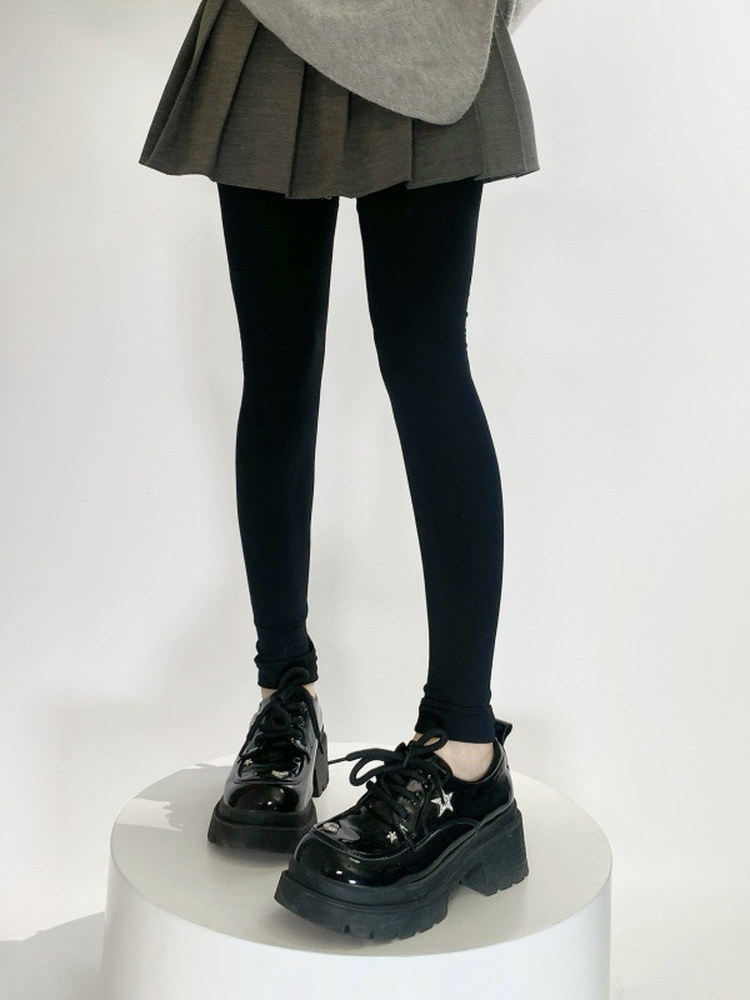 Chaleurs Couleurs : (2 chaussettes hautes antidérapantes noires en silicone)