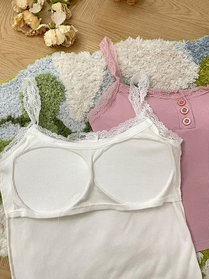 ホワイトピンクのレーストリムキャミソールトップ