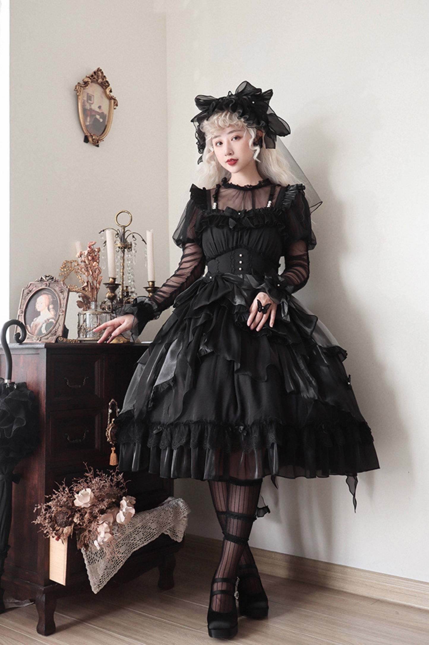 Kleid mit fliegenden großen Lolita-Ärmeln