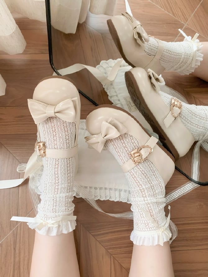 Schleife mit Bär Süße Lolita Schnallen an der Spitze Beige Flats Herz Umarmung