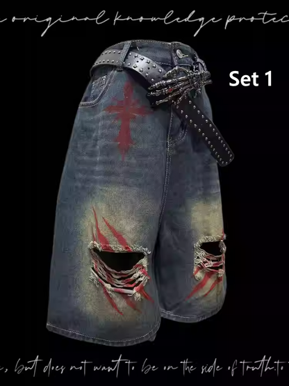 Blaue Denim-Shorts mit weitem Bein und verblassten Löchern im Scratch-Waschung-Look