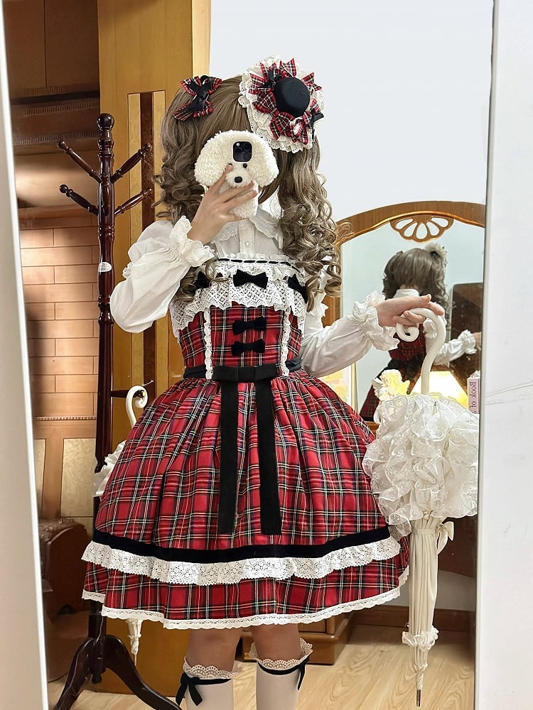 Roter Lolita-Pulloverrock mit weihnachtlichem Karomuster