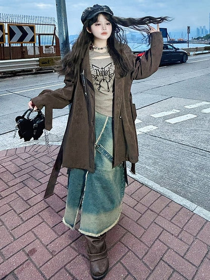 Plus Size Hellkaffeefarbenes Neckholder-Top mit Schmetterlingsdruck und langen Ärmeln