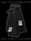 Schwarze asymmetrische Punk-Hose mit weitem Bein und Applikationen