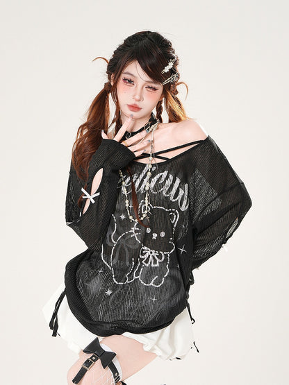 ブラック/ホワイト カバーアップ アシンメトリーネックライン キティプリント セミシアー