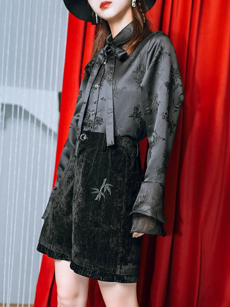 Schwarze Shorts mit Stickerei aus Chinasamt