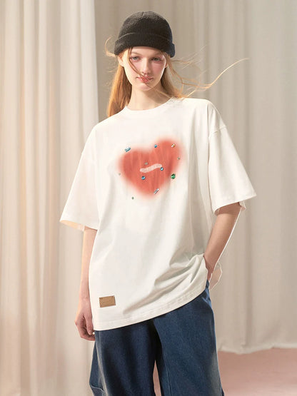 Kurzes über zweifarbigem Top + langem Schmuck