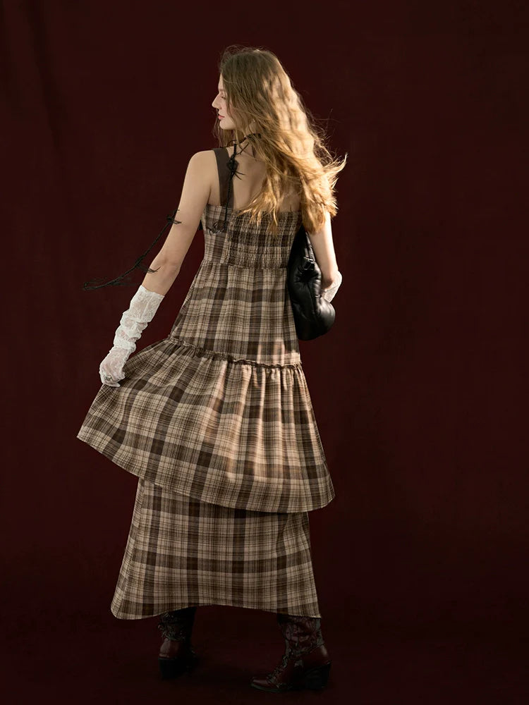 Strapsrock aus beschädigtem Leder mit Karomuster