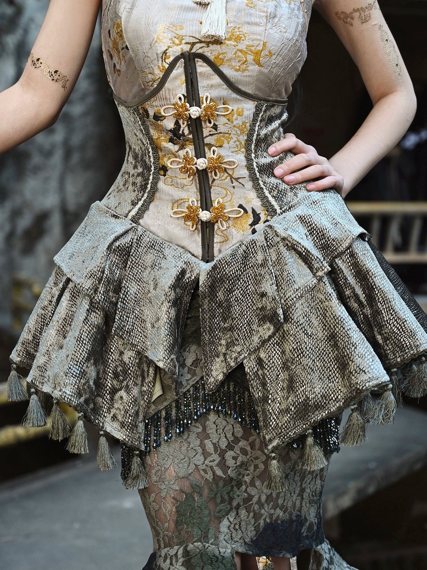 ディスクバックルタッセルフィッシュボーンチャイナウエストバンド