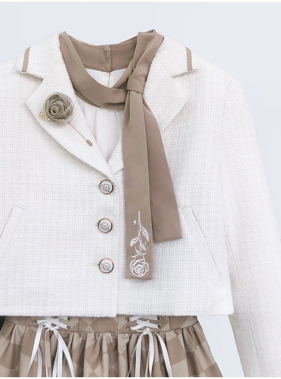 Kurzer Rockanzug + Hemd mit Rosenkaromuster + Retro-Krawattenbrosche + Schleife, französische Jacke mit Schnürung