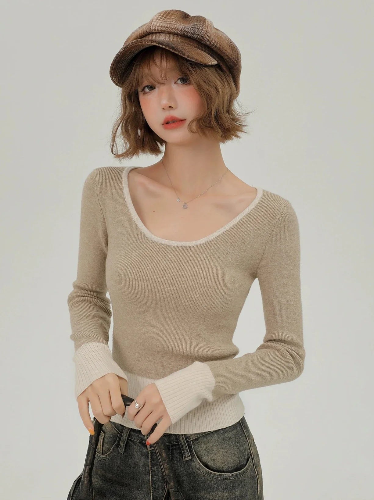 Slim Contrast Color Knit