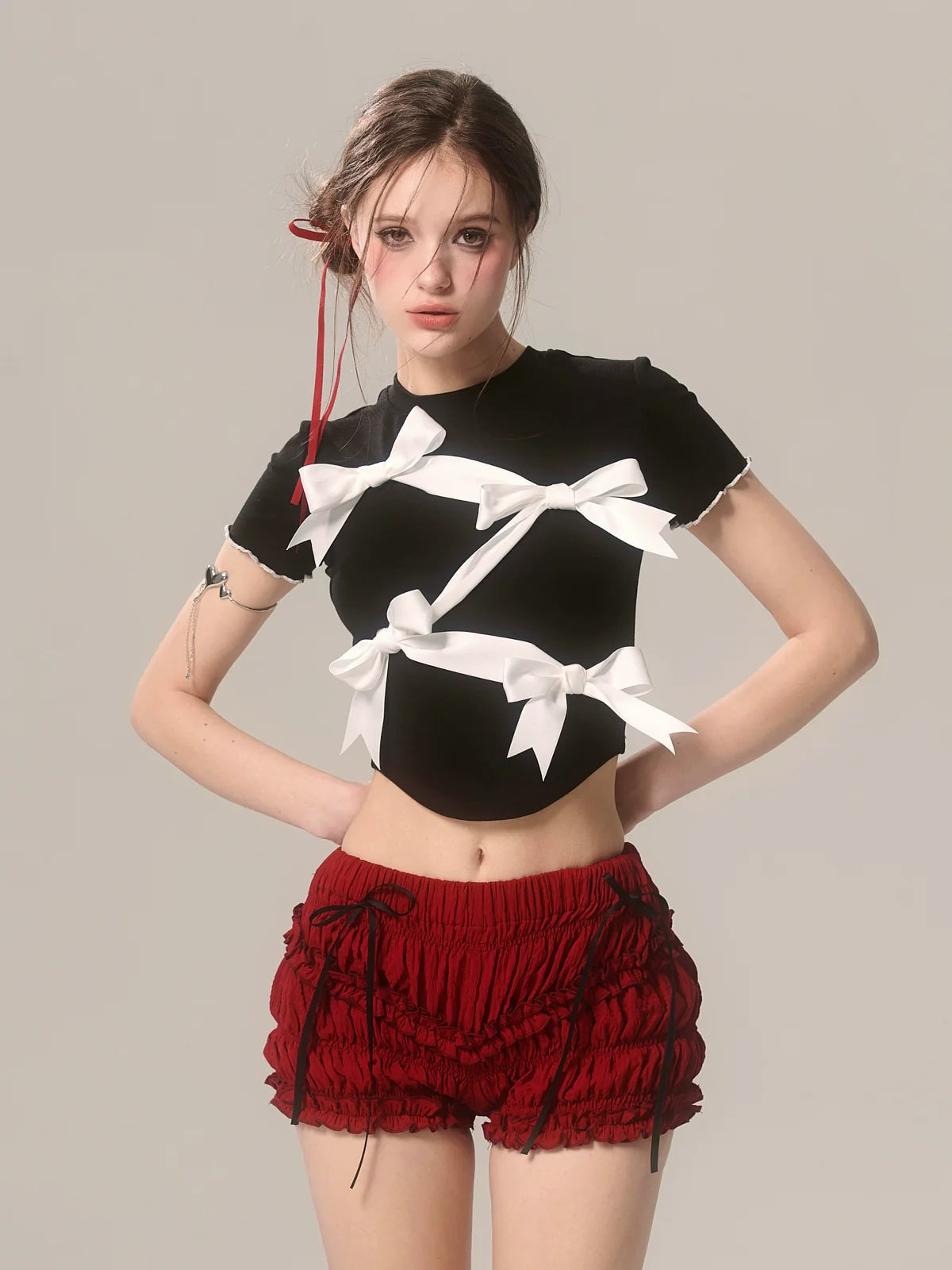 ショートブラックリボンスリムニッチTシャツ